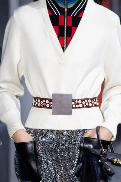 Look 25